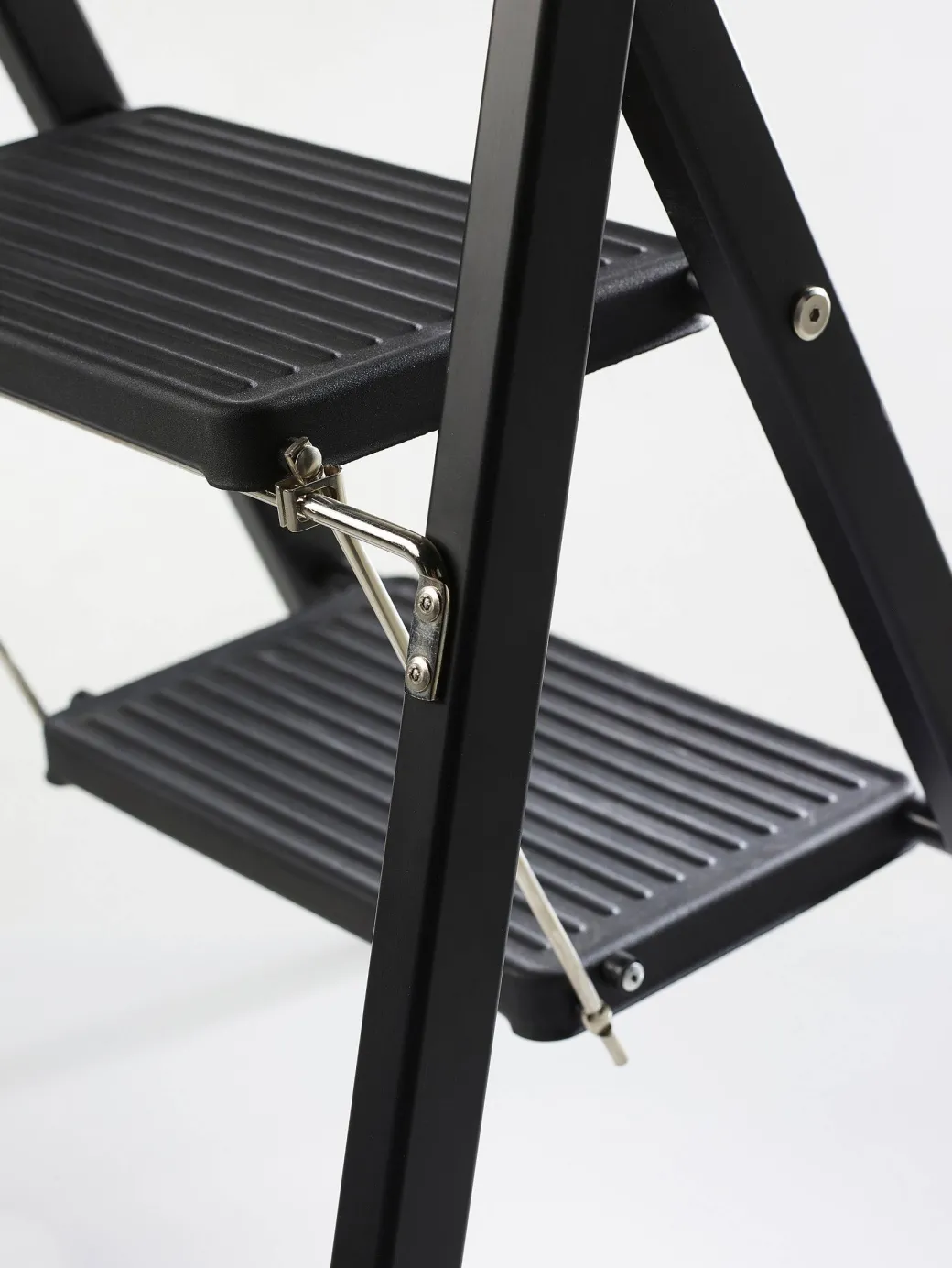 Altrex Huishoudtrap Giant Total Black 2-Treeds|Brico Outlet