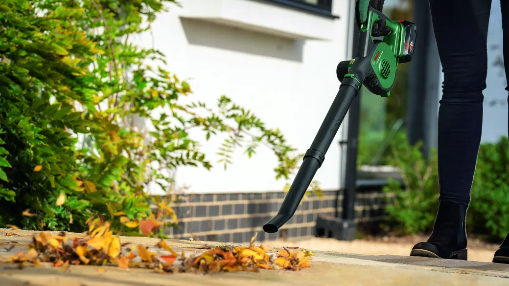 Bosch Accu Bladblazer Universalleafblower 18V-130 (Zonder Accu)|Brico Clearance