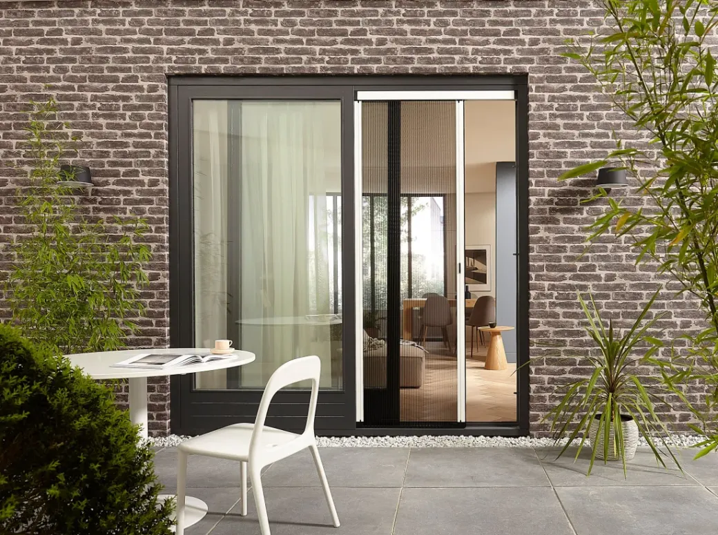 Brico Vliegendeuren-Cando Hordeur Premium D - Plisse Hordeur - Wit Profiel - Zwart Gaas - 96X206Cm