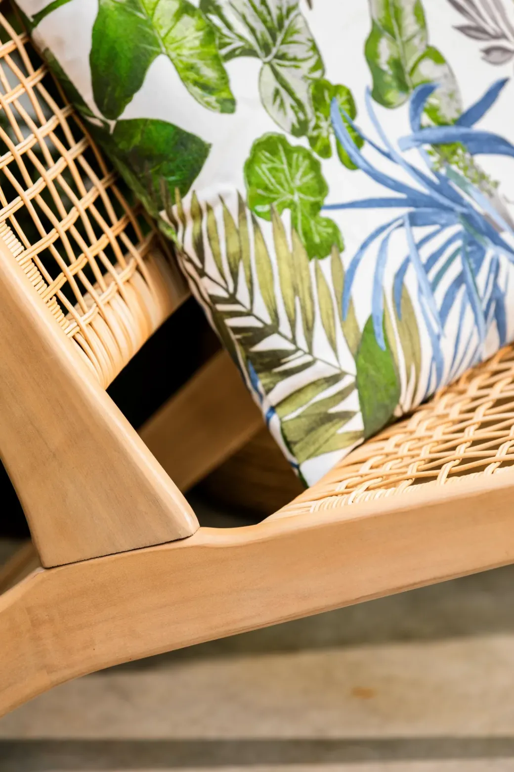 Brico Tuinstoelen-Central Park Loungestoel Atrani Acaciahout 83X65X76Cm
