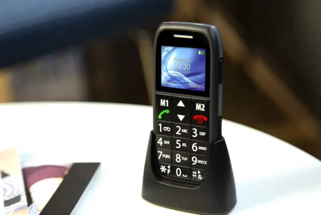 Brico Kluizen-Fysic Fm-7500 Mobiele Telefoon Voor Senioren Met Noodknop, Zwart