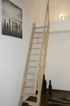 Brico Zoldertrappen-Handystairs Molenaarstrap "Torino" Inclusief Leuning - 62 Cm Breed - 280 Cm Hoog - 13 Grenen Treden