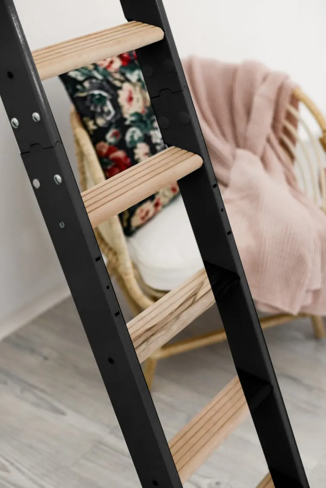 Brico Zoldertrappen-Handystairs Uitschuifbare Steektrap Max6 - H=152 Cm - Grenenhout - Zwart