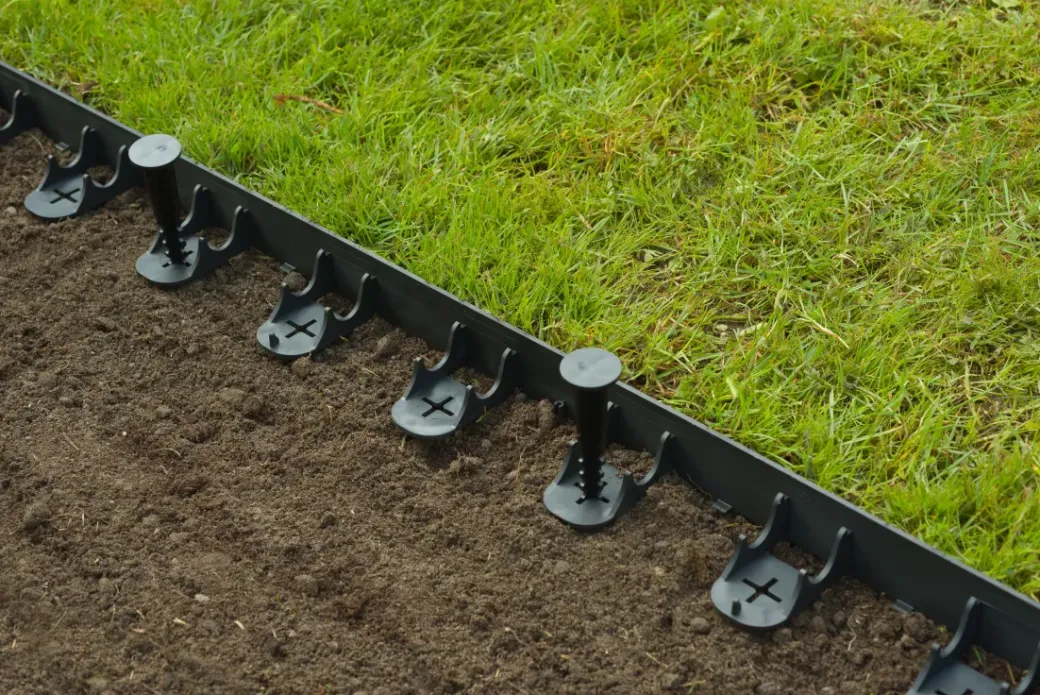 Brico Opsluitbanden & Boordstenen-Nature Grasranden Pp/Pe Zwart 100X4,5Cm 4 Stuks