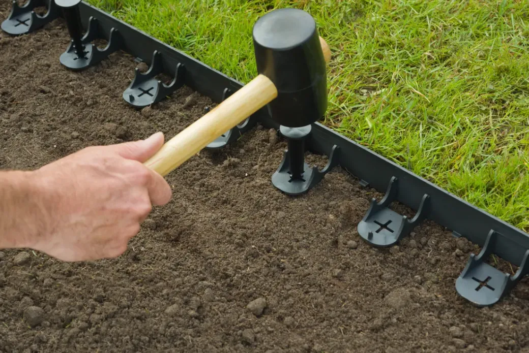 Brico Opsluitbanden & Boordstenen-Nature Grasranden Pp/Pe Zwart 100X4,5Cm 4 Stuks